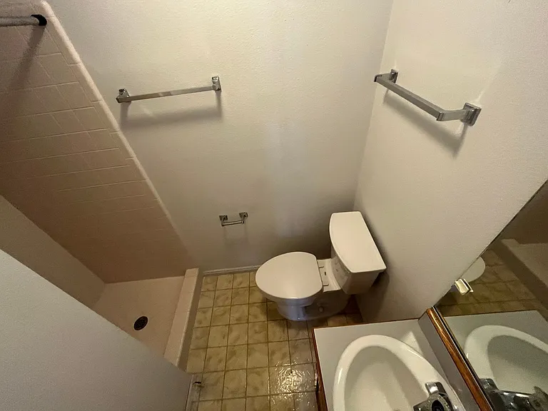 341 E D L Sargent Dr — Photo 8
