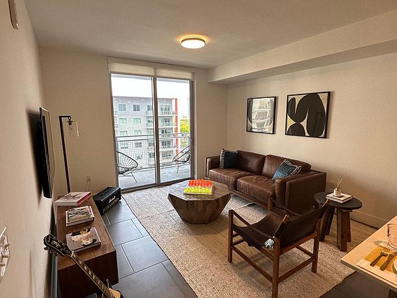 3rd image of 430 NE 29th St #204