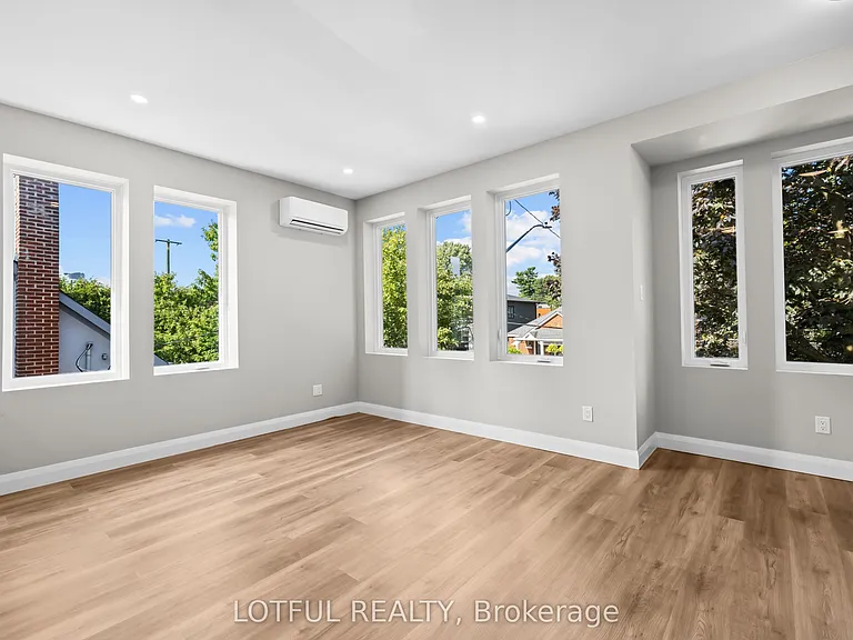 516 Tweedsmuir Ave #D — Photo 11