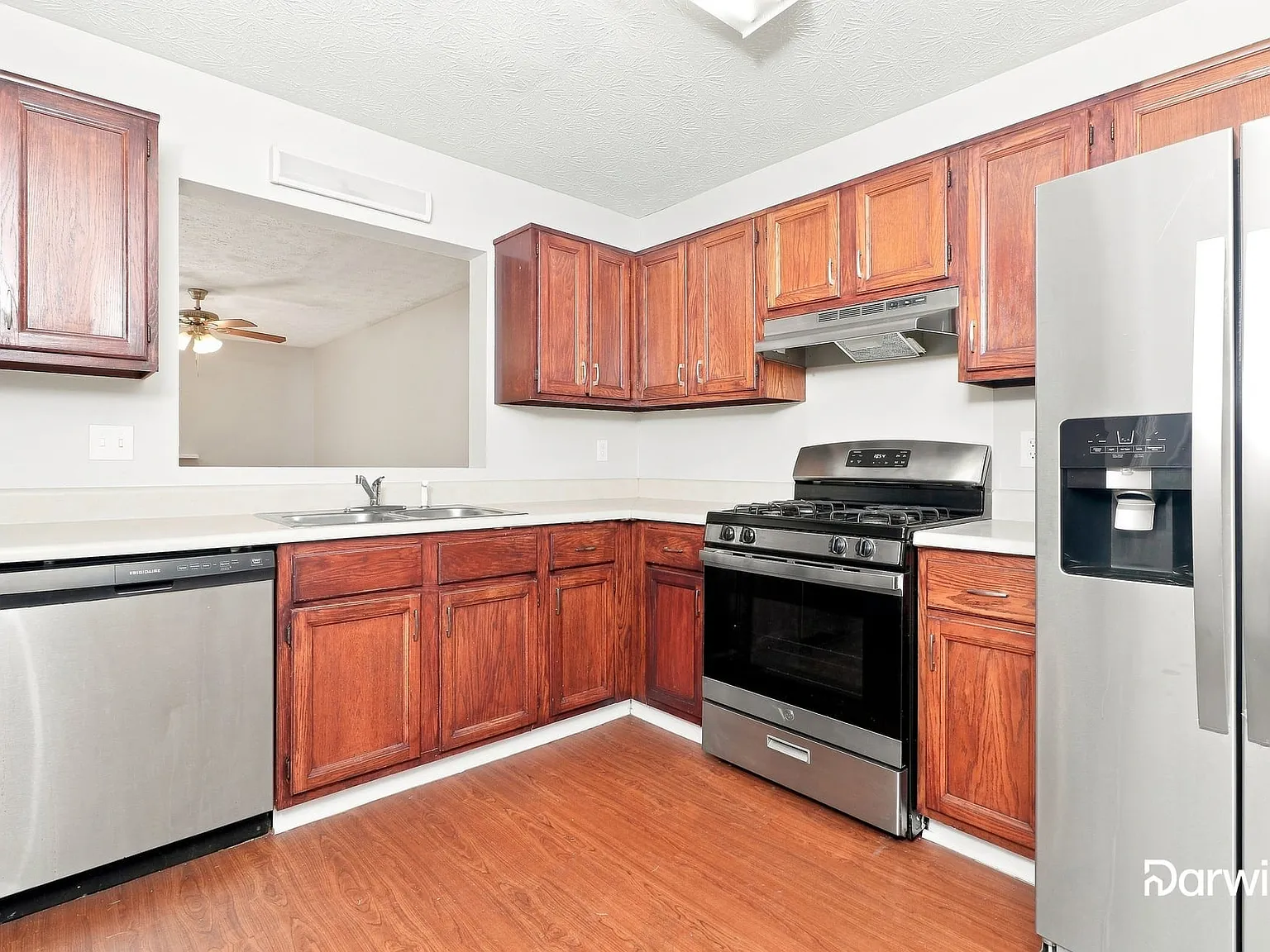 3 bed, 3.0 bath, 1600 sqft, $1,825 — Photo 4