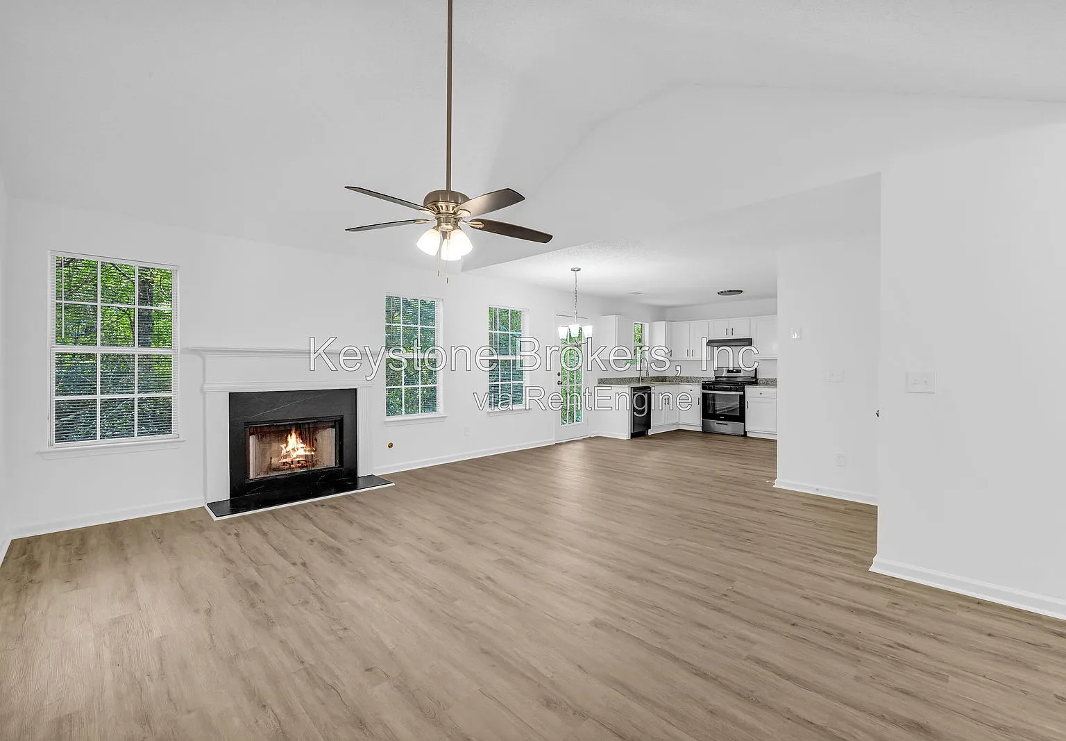 3 bed, 2.0 bath, 1192 sqft, $1,825 — Photo 3