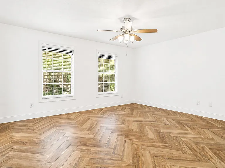 350 SW 8th St #2 — Photo 16