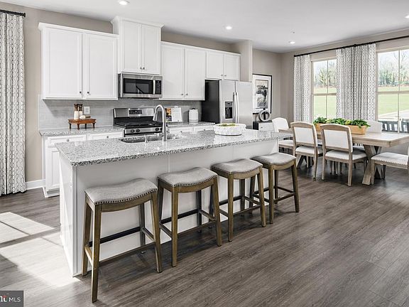 5th image of 59B Destrier St