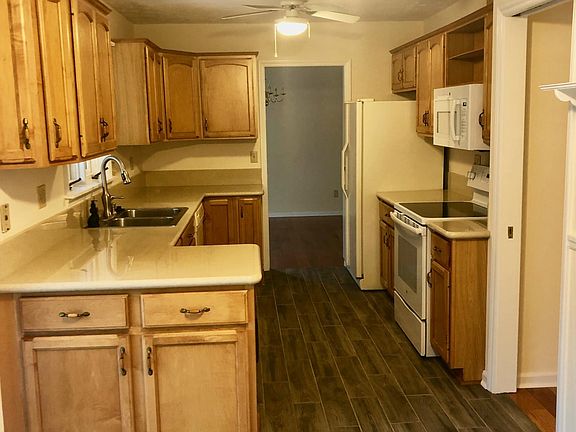 4th image of 183 Haywood Knolls Dr