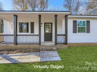 6104 Bridlewood Ln, Charlotte, NC 28215