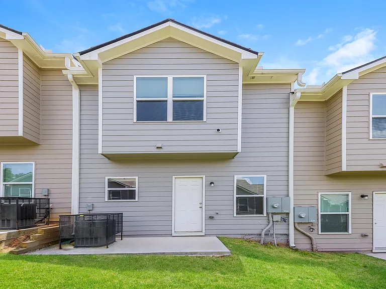207 Highwood Ln — Photo 15