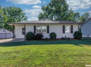 6728 Hillandale Rd, Davenport, IA 52806