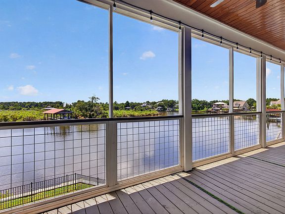 3rd image of 8 Riversbend Dr