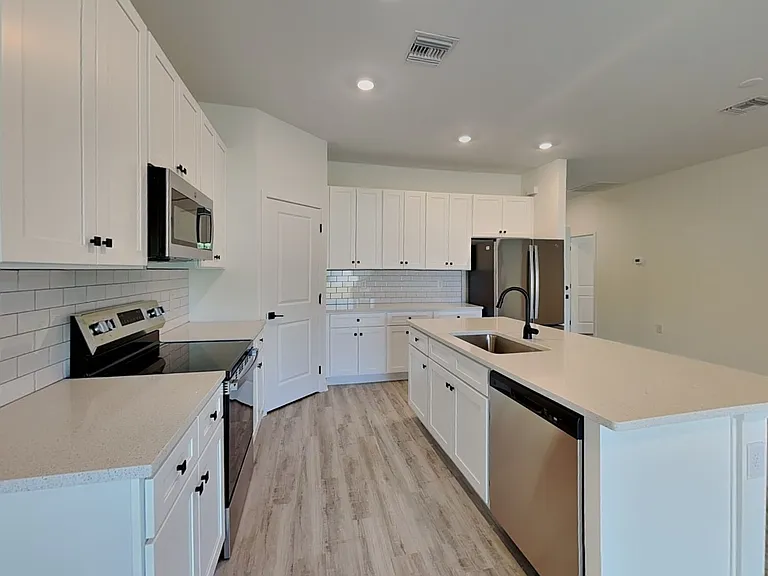 1125 Highlands Rd — Photo 4