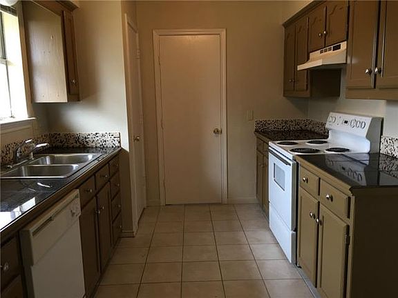 4th image of 701 Meadowdale Dr