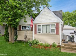 6901 Seminole Dr, Wonder Lake, IL 60097