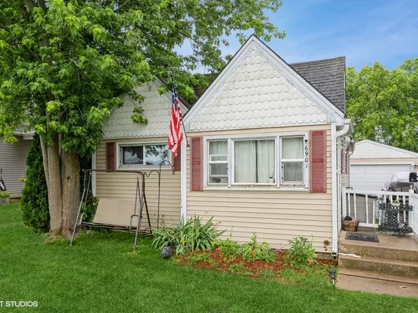 6901 Seminole Dr, Wonder Lake, IL 60097