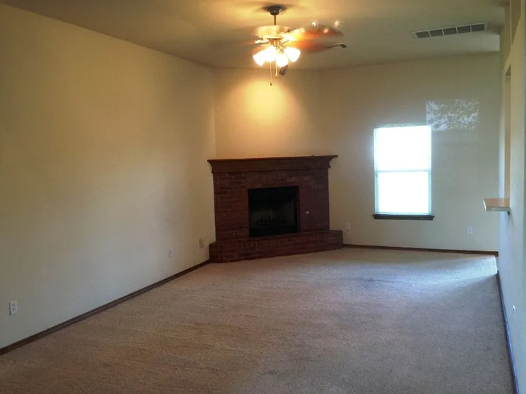 1608 Jordan Dr — Photo 6