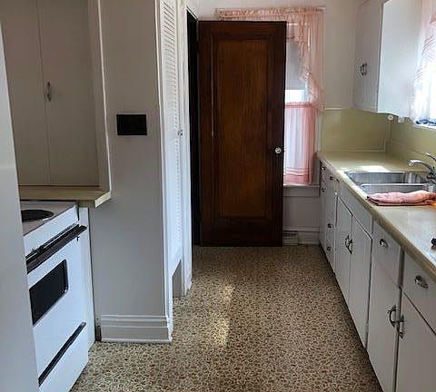 4th image of 331 Hursley St