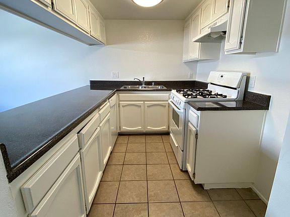 3rd image of 15329 Vose St APT 209