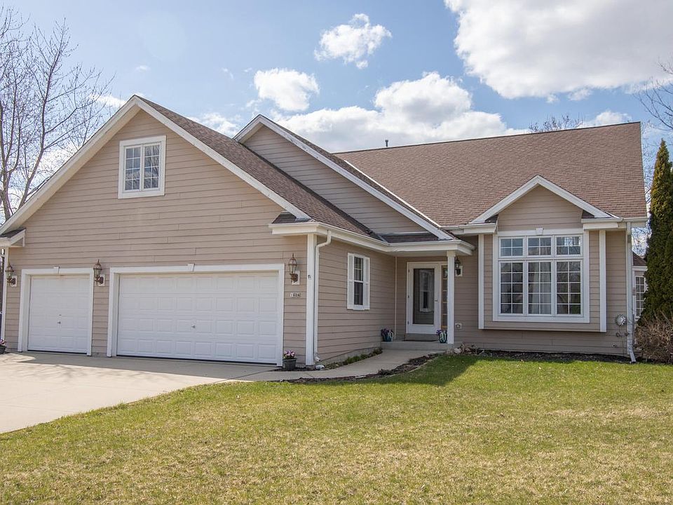 1st image of 1404 Carriage DRIVE
