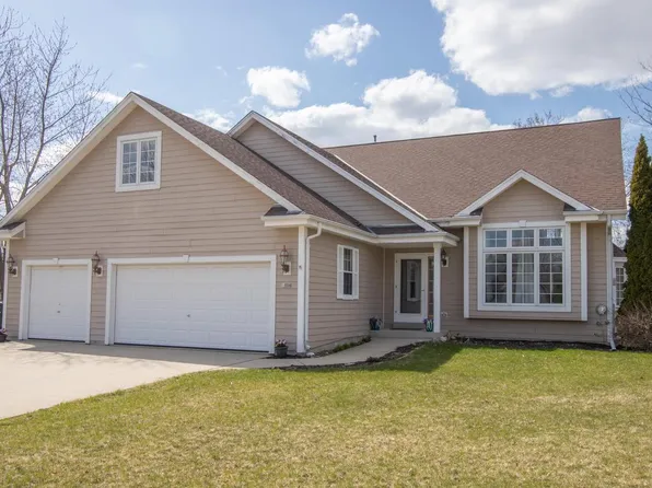 1404 Carriage DRIVE, West Bend, WI 53095
