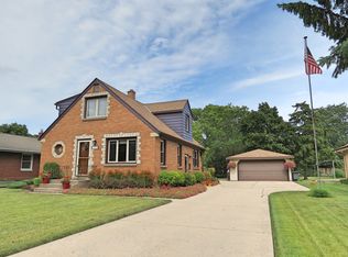5016 S 31st St, Greenfield, WI 53221