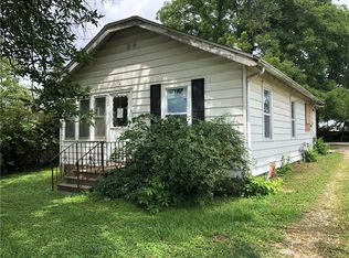 332 E Army Post Rd, Des Moines, IA 50315