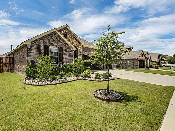 3rd image of 906 Birchwood Dr