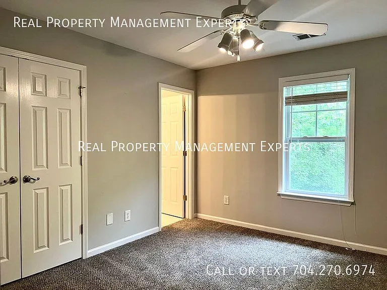 6522 Point Comfort Ln — Photo 11