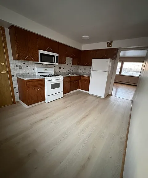 8527 W Bryn Mawr Ave #2E — Photo 4