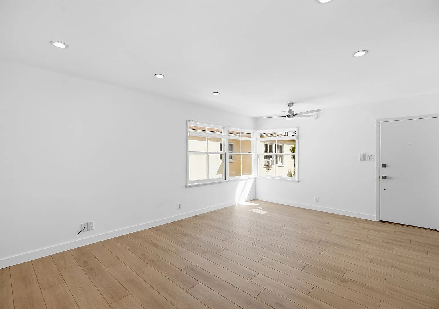 435 San Vicente Blvd — Photo 4