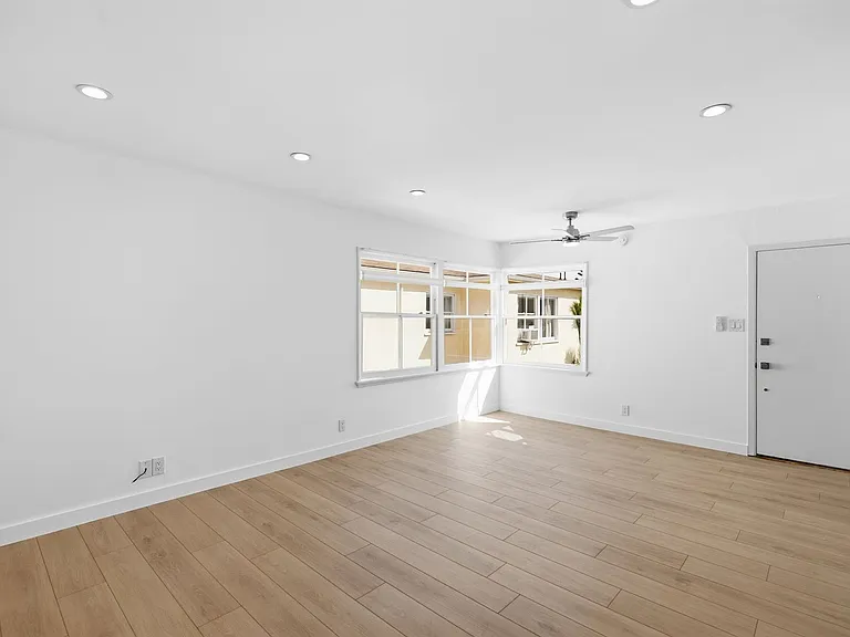 435 San Vicente Blvd — Photo 25