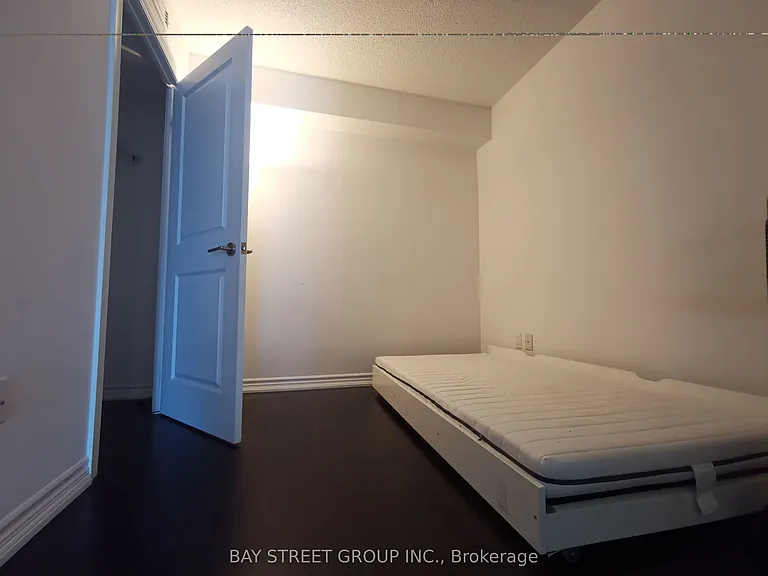 386 Yonge St #1809 — Photo 11