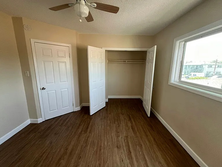 1044 Wallgreen St — Photo 10