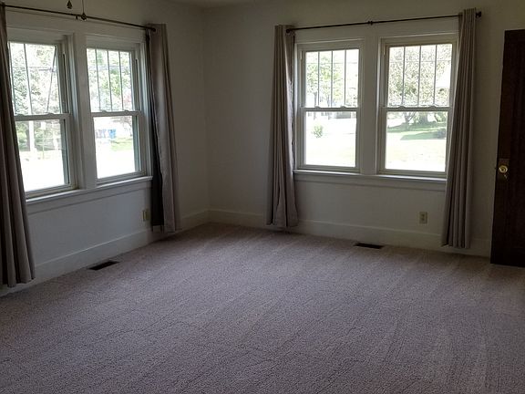 Living room 1s floor