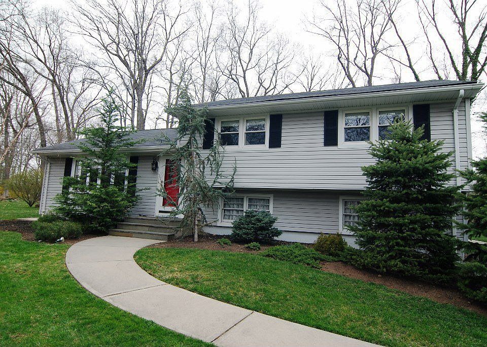 1st image of 562 Forest Dr