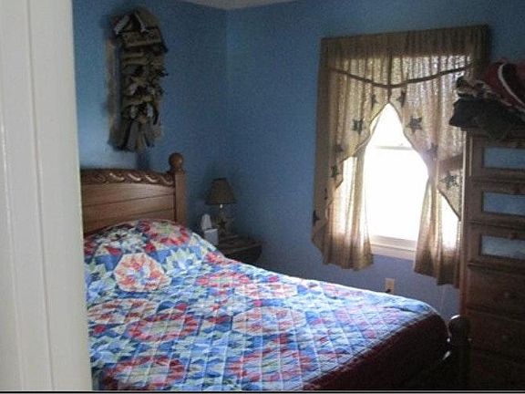 5th image of 42 Walnut St