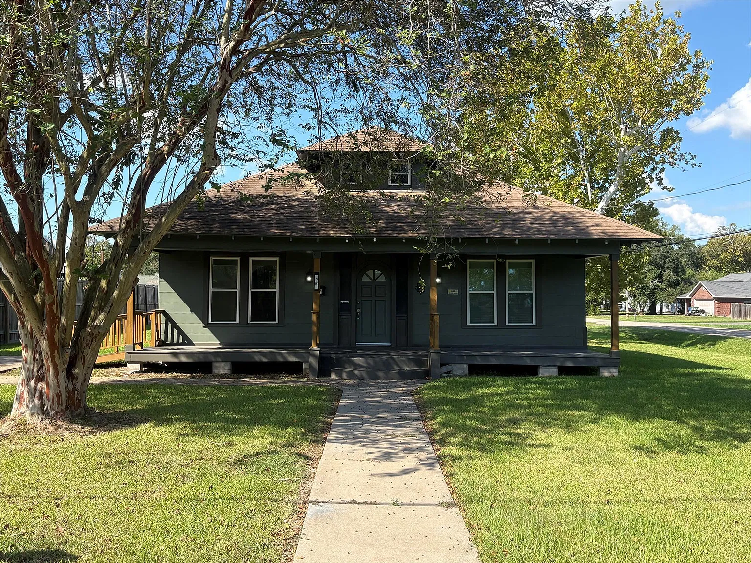 4 bed, 1.0 bath, 1541 sqft, $2,000 — Photo 1
