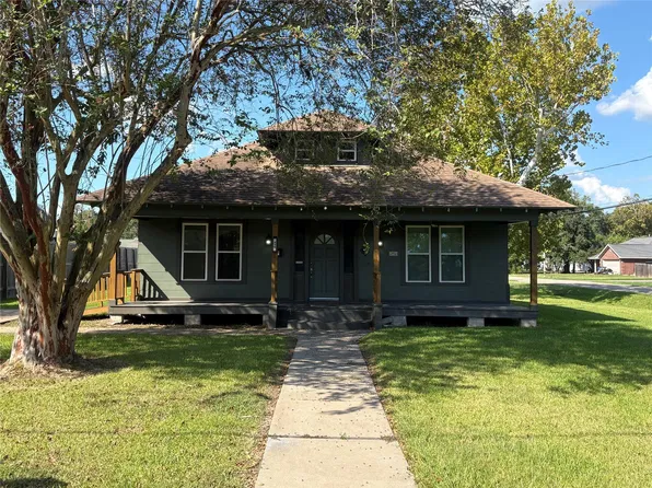 529 E Myrtle St, Angleton, TX 77515