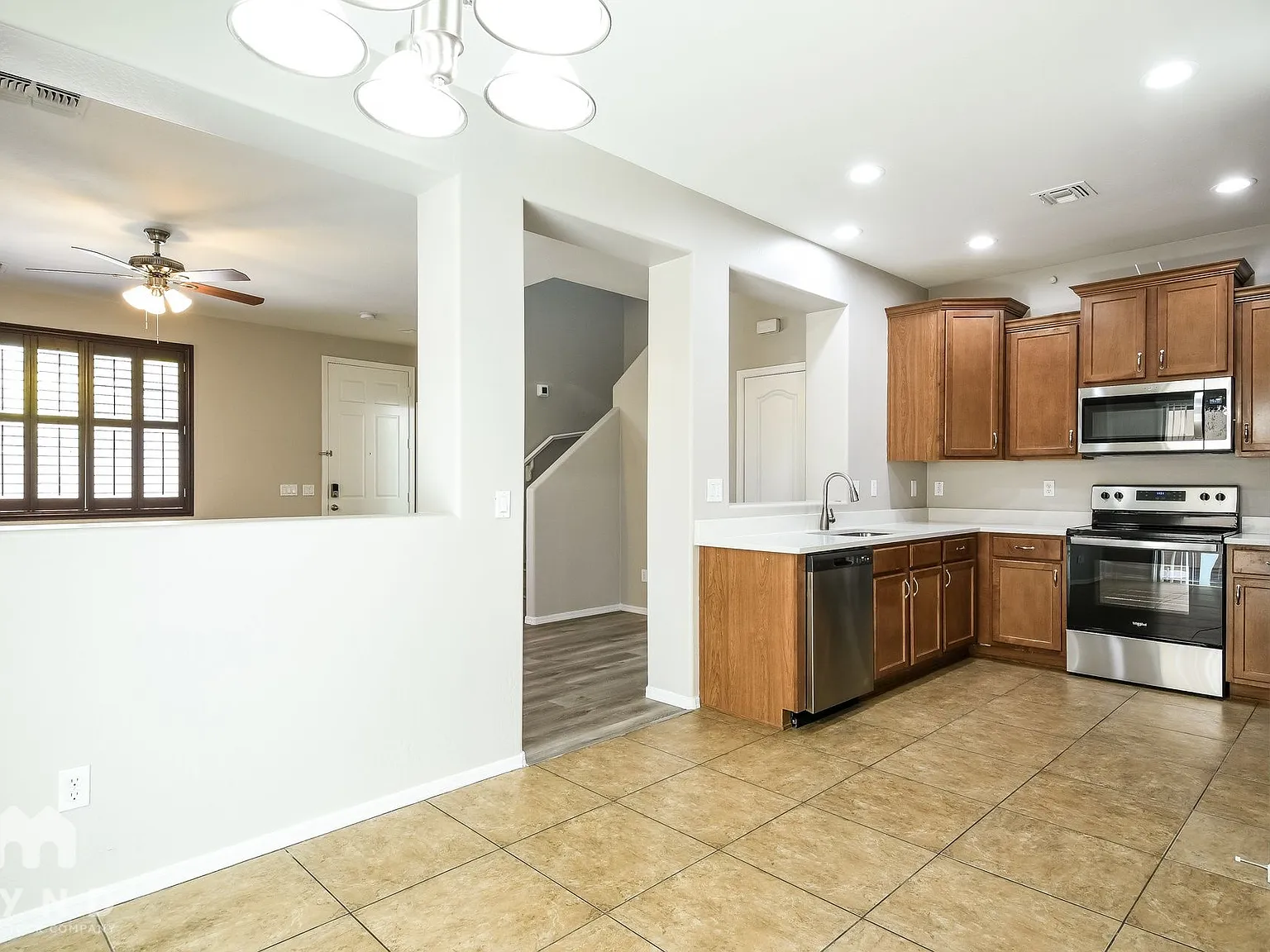 3 bed, 2.5 bath, 1573 sqft, $2,045 — Photo 3