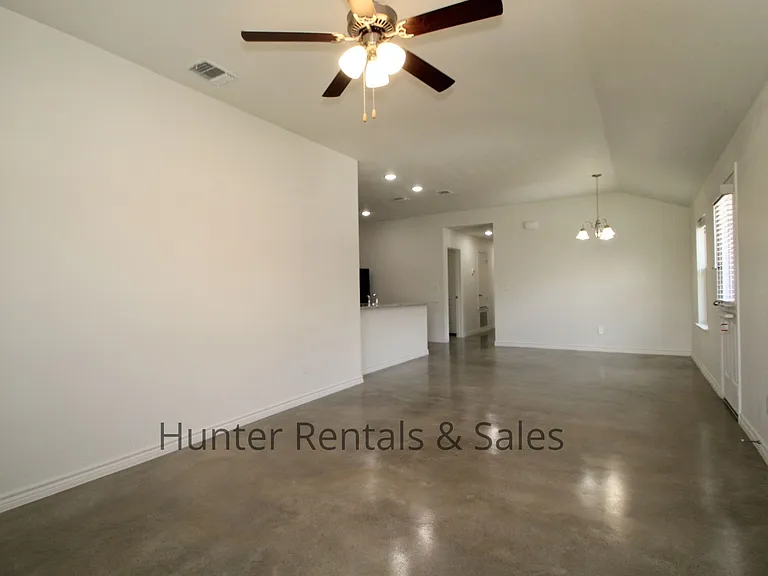 6109B Amelia Earhart Blvd — Photo 6