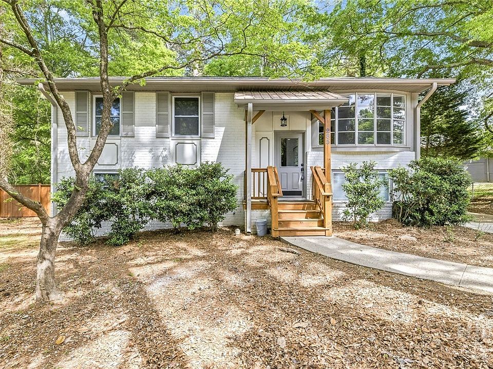 1st image of 285 Kings Circle