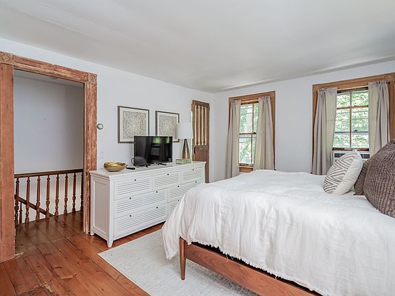 3rd image of 42 Atlantic Ave