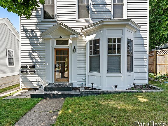 2nd image of 425 Lafayette Ave