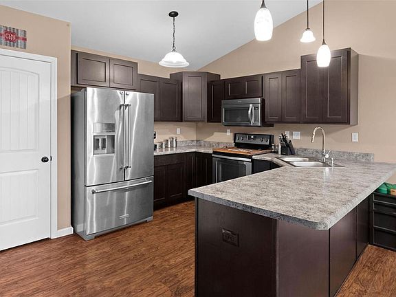 5th image of 632 Meadowgreen Dr