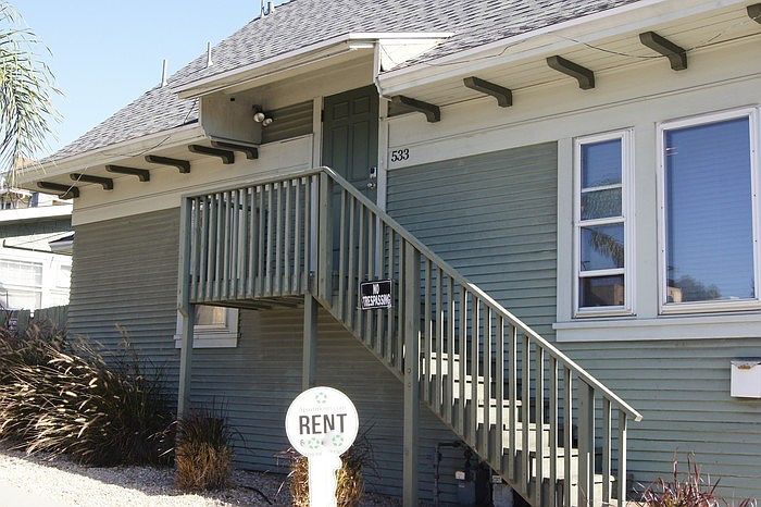 1st image of 533 W Juniper St
