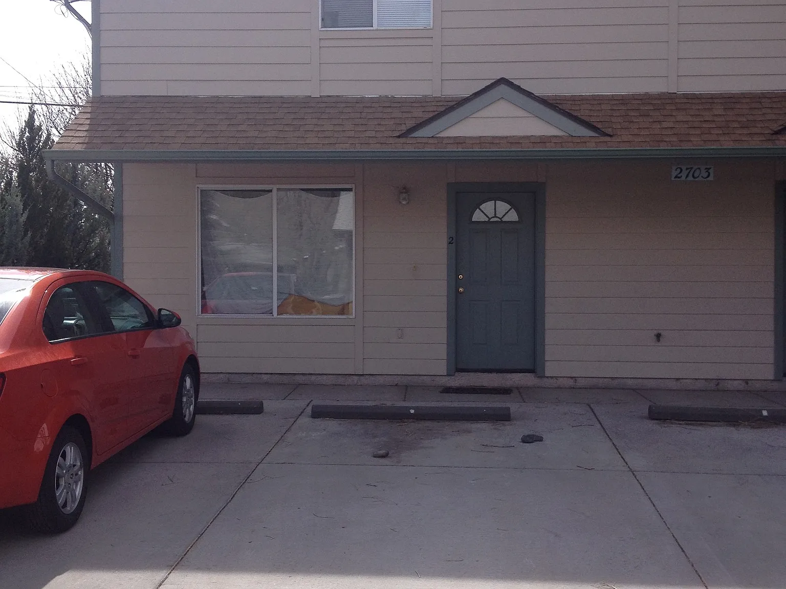 3 bed, 1200 sqft, $1,650 — Photo 2