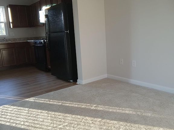 3rd image of 333 Comfort Rd