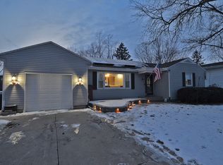 925 Valley View Dr, Ottawa, IL 61350