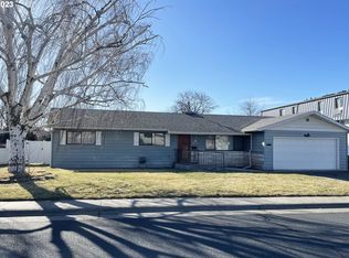 945 W Ridgeway Ave, Hermiston, OR 97838