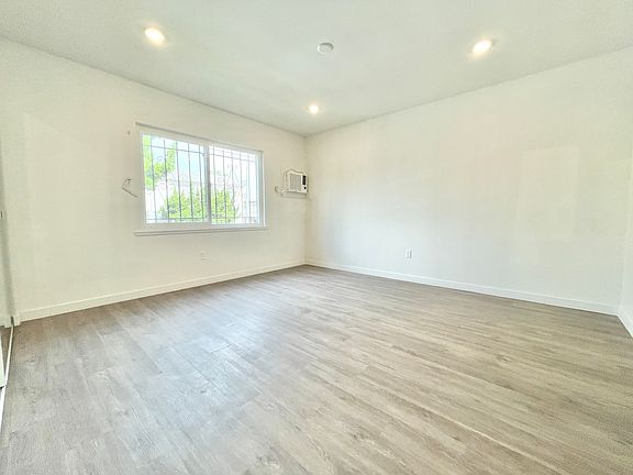 5th image of 3900 Nicolet Ave #10A