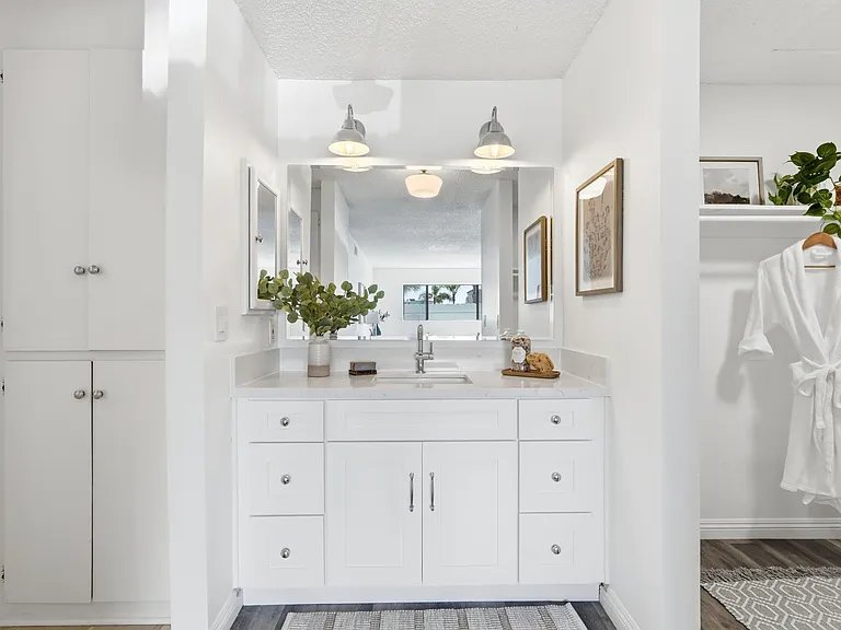 24420 Alliene Ave — Photo 16