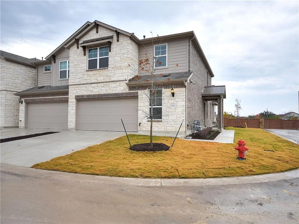 4 bed, 2.5 bath, 2248 sqft, $2,195 — Photo 2