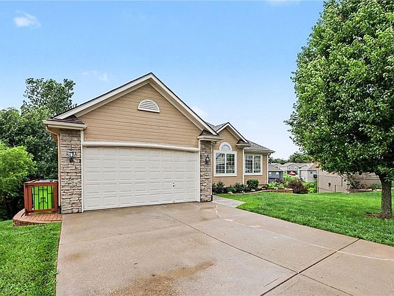 4th image of 16906 Meadow Creek Ct